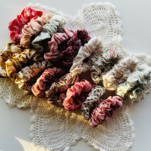 Load image into Gallery viewer, Scrunchie