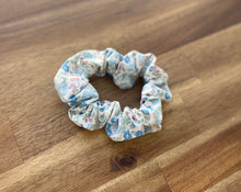 Load image into Gallery viewer, Scrunchie