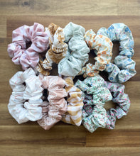 Load image into Gallery viewer, Scrunchie