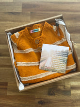 Load image into Gallery viewer, Hand knit cardigan